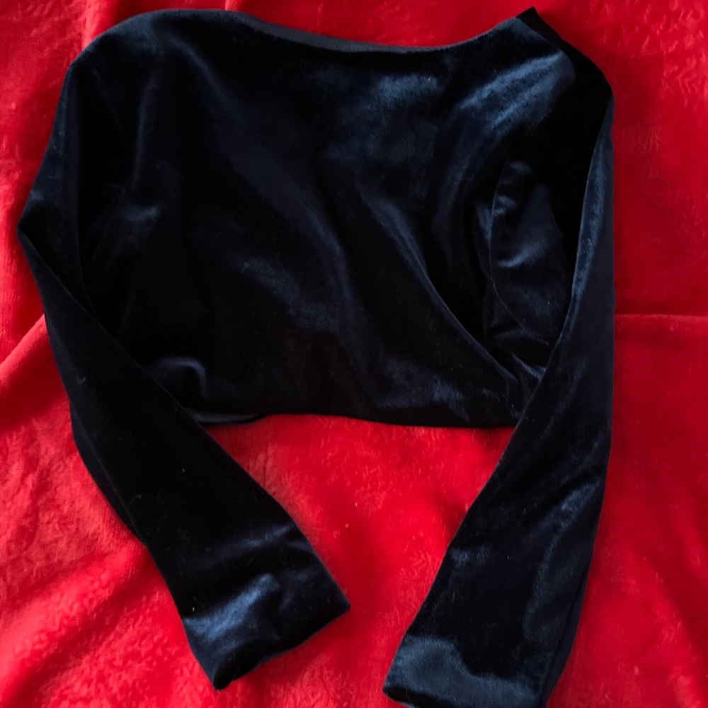 Girls size 6 blue velvet shrug - Picture 2 of 6